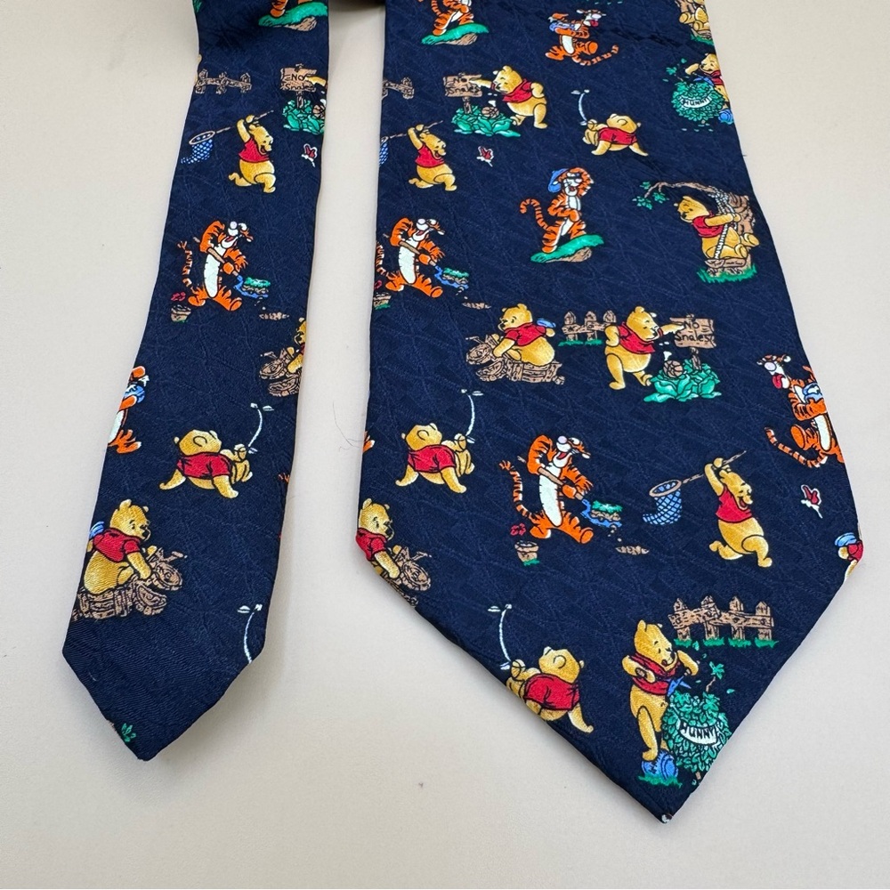 Winnie the Pooh and Friends Silk Tie, EUC, Illustrated Patterned Necktie
